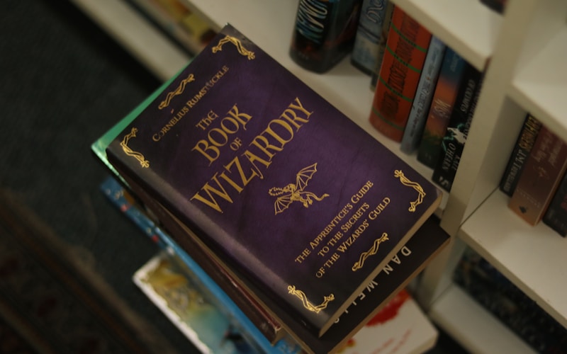 How Romantasy Took Over: Why Fantasy Romance Is the Biggest Thing in Books Right Now